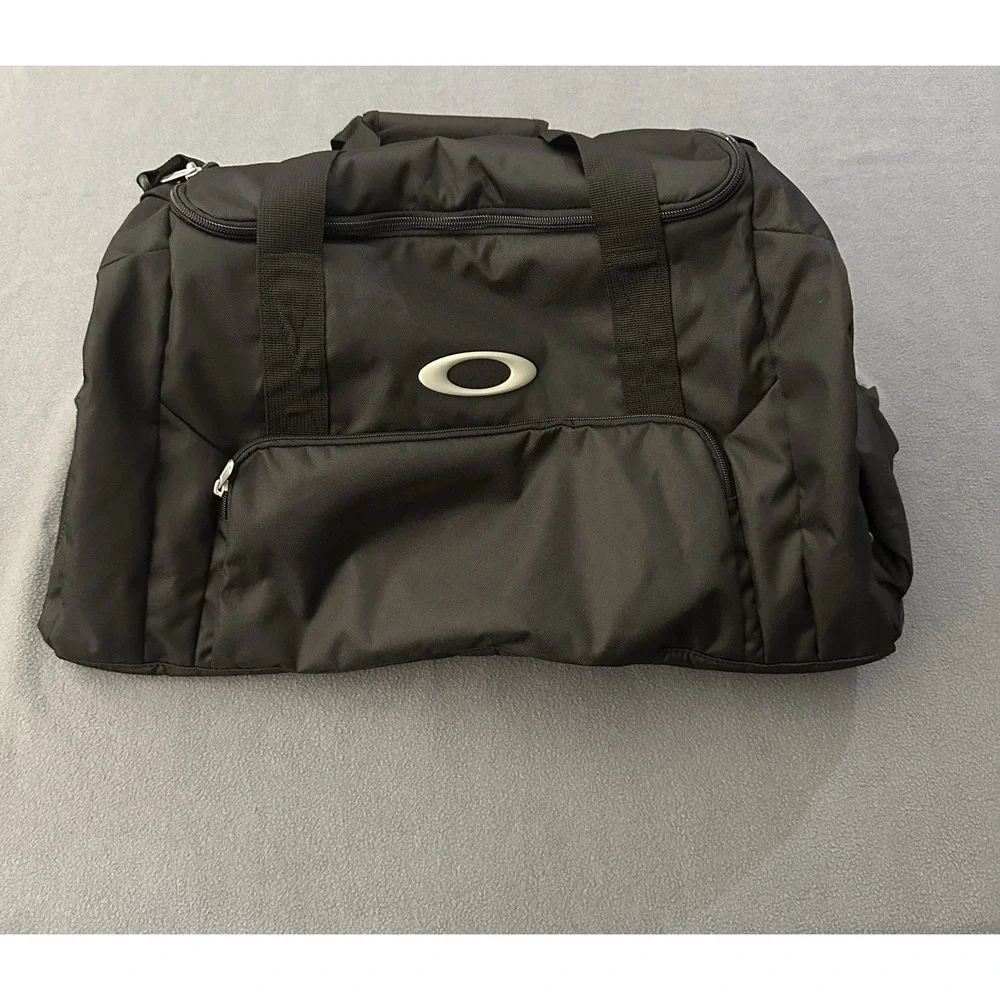Oakley FOS901099 55L Gym to Street Duffel Bag in Blackout